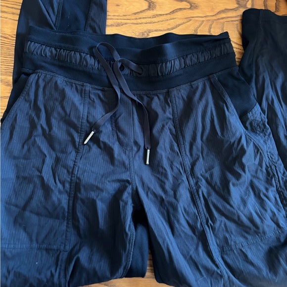Lululemon dance studio crop size 4 - Picture 1 of 3